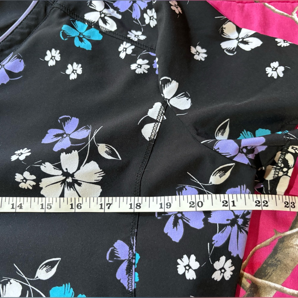 Cherokee Infinity Scrub Top - Picture 5 of 6
